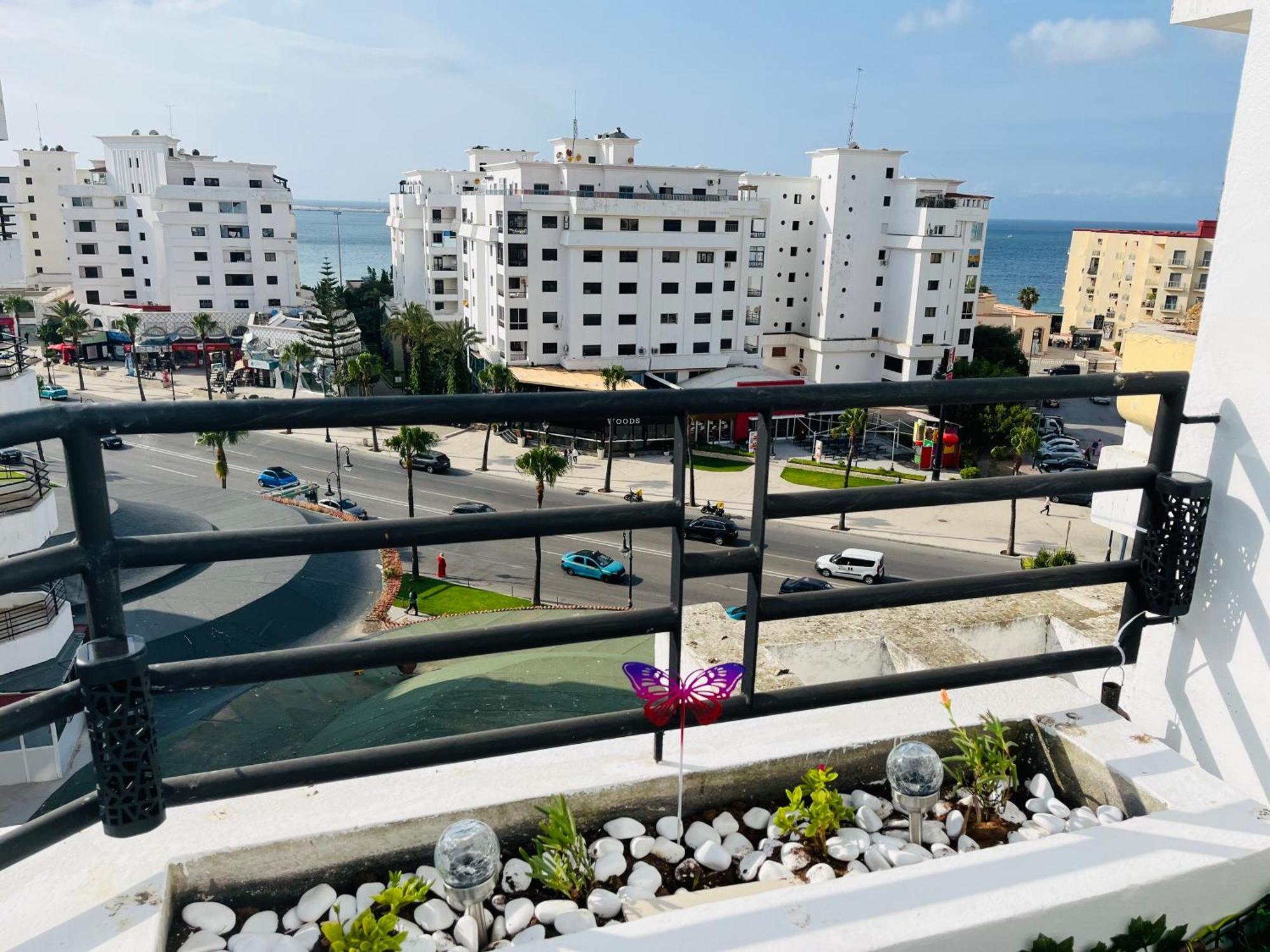 Bright Apartment With Sea View, Few Steps Away From The Tgv Tangier Exterior photo
